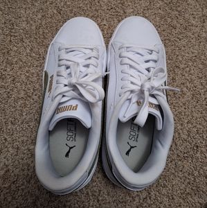Puma women's size 7.5 white and green athletic street shoes